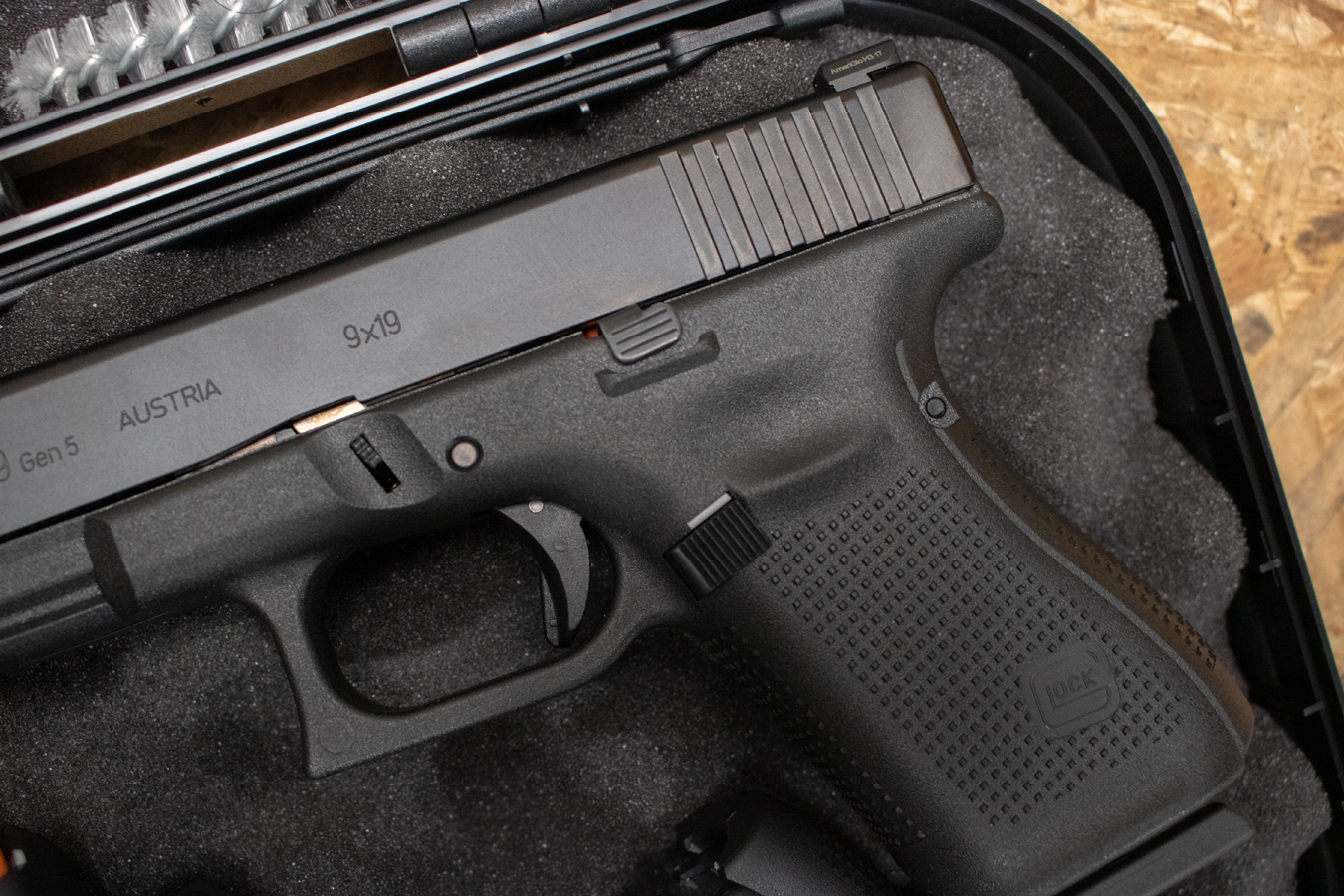 GLOCK 19 Gen5 9mm New In Box, Unissued Police Trade-In Pistol with Night Sights